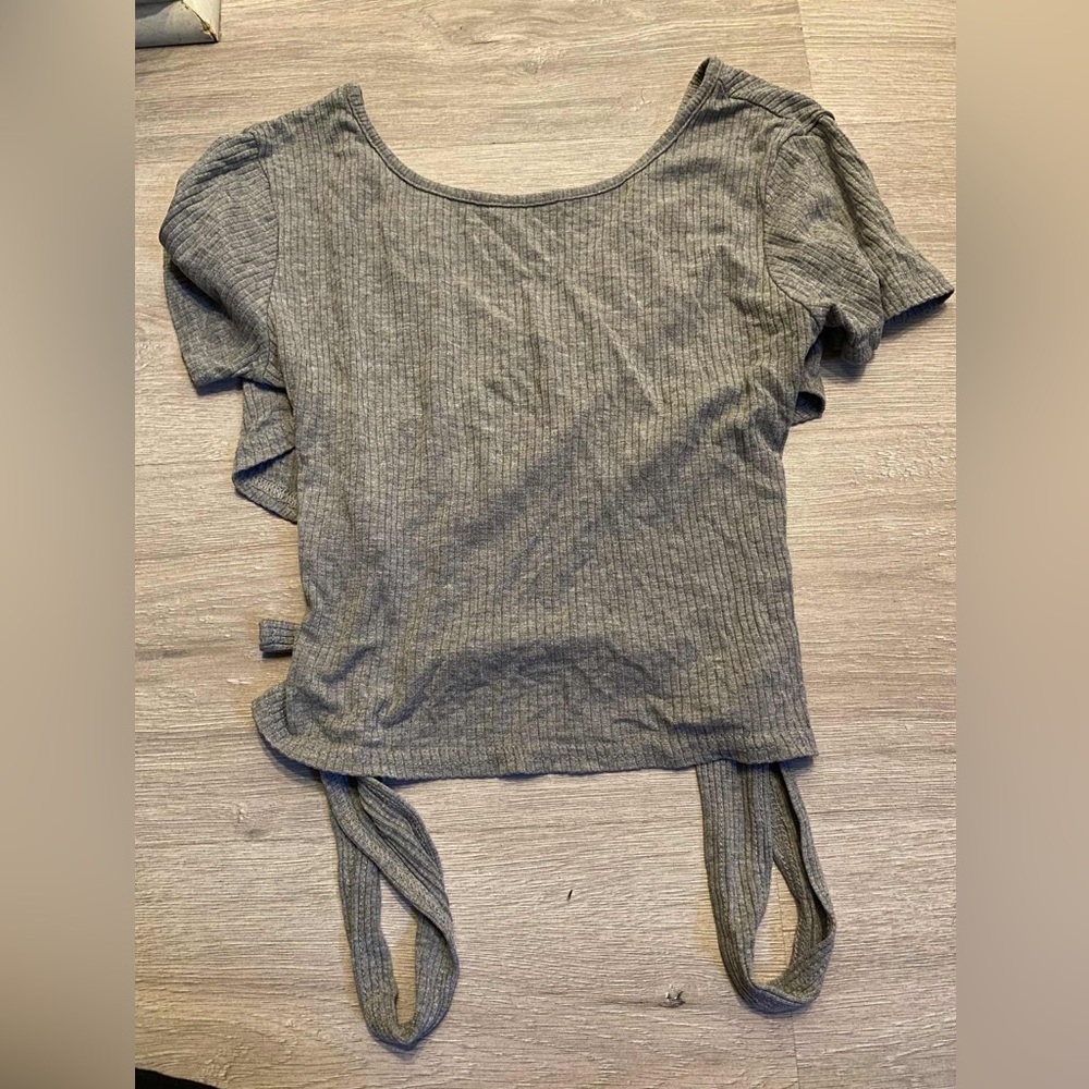 Chic Gray Ribbed Crop Top